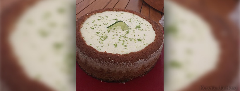 Bolo de chocolate com creme de limão