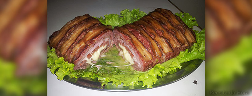 Carne assada com queijo e bacon