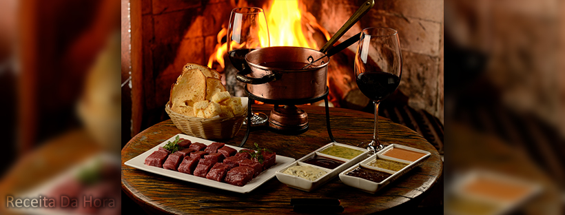 Fondue de carne ao vinho