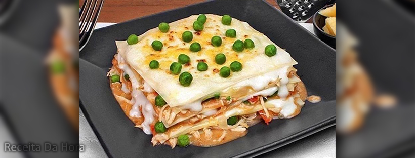 Lasanha de frango com dois molhos